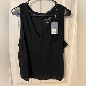 Bundle of 2 Universal Thread cropped pocket tank tops- Navy and Black, NWT
